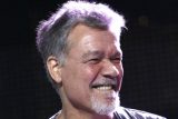 Slavný rocker Eddie Van Halen podlehl rakovině. Patřil k nejlepším kytaristům historie
