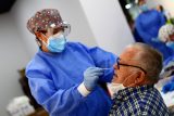 Boj s covidem ve Španělsku: virus se opět šíří mezi staršími, nemocnice se plní a politici se dohadují