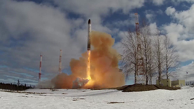 Rusko chce vytvořit nový raketový pluk. Střela Sarmat má nahradit Satany