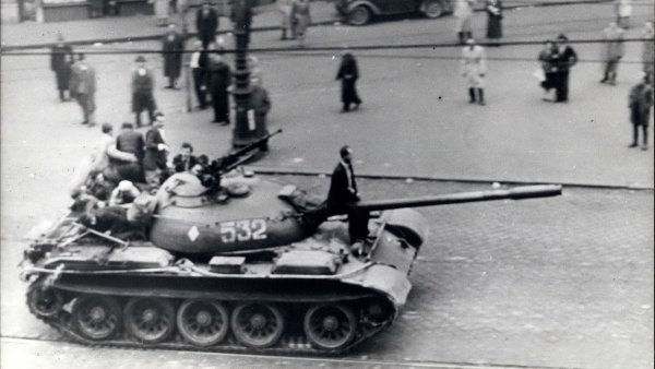 Příběh tanku T-54: Co je zač kalašnikov na pásech, vypátral v roce 1956 britský tankista ve výslužbě