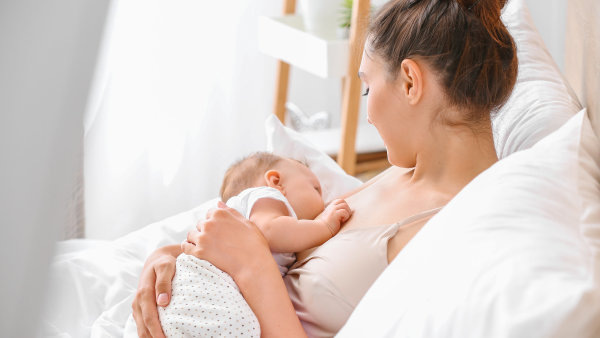 Chytřejší děti díky kojení? Vědci odhalili, jak mateřské mléko podporuje rozvoj mozku