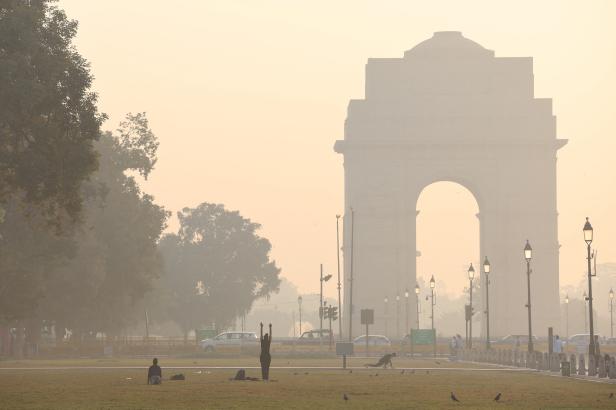 

Dillí kvůli smogu zavřelo základní školy na další týden


