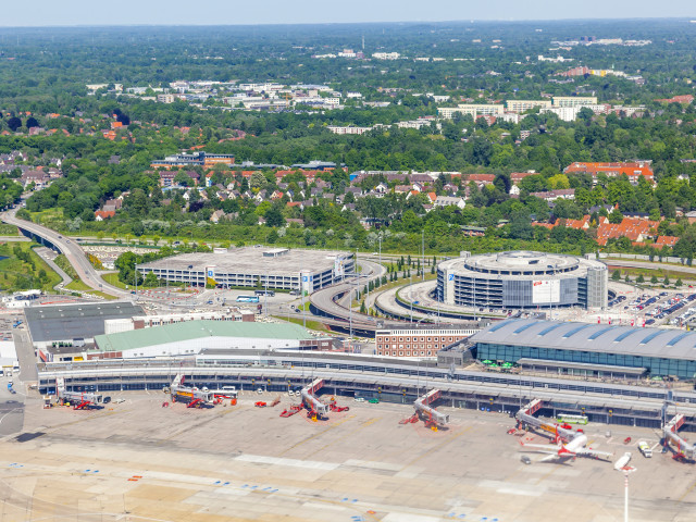 Policie v Hamburku zadržela muže, který na tamním letišti od soboty držel dceru jako rukojmí