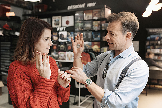 Důležitá je teorie sendviče a gradace. Reportérka se učila kouzelnické triky