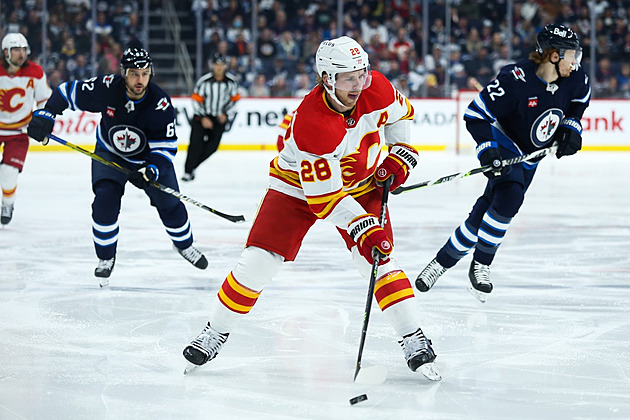 Útočník Lindholm se v NHL stěhuje do nejlepšího týmu Západní konference