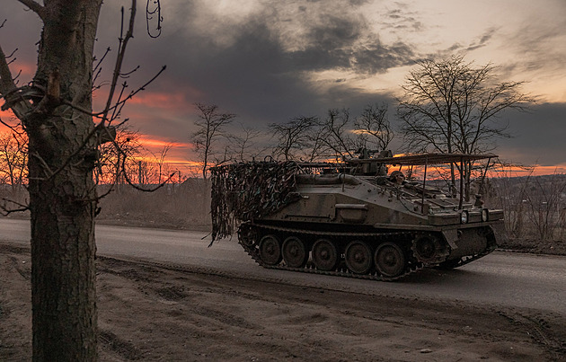 Ruské síly zkoušejí obchvat ukrajinské „pevnosti“, ale zadrhávají se