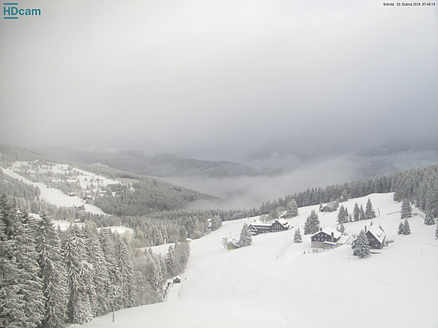 Sníh komplikuje situaci na horách. Na polské straně Krkonoš hrozí laviny
