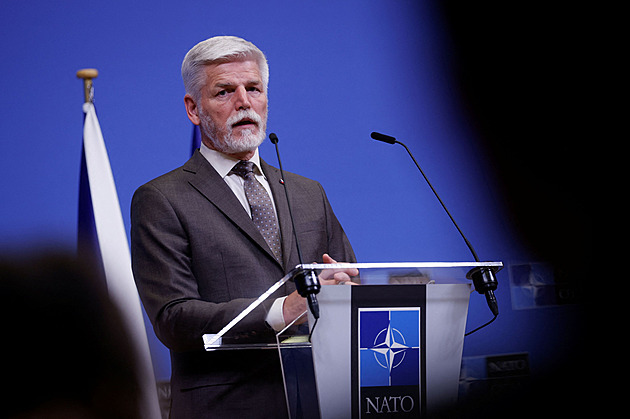 Prezident Pavel přiletěl do Rigy na summit východního křídla NATO
