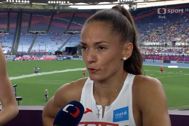 

Rozběh české štafety žen na 400 m s ohlasy

