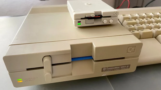 Commodore 1541-II: vytváření vlastních disket a použití cartridge FastLoad