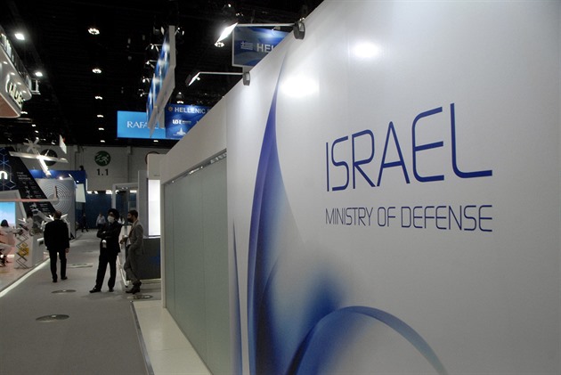 Francie zakázala Izraeli vystavovat na obranném veletrhu. Česku to vadí
