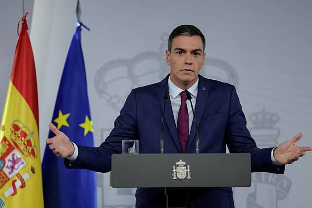 Po manželce bratr. Španělský premiér odráží další korupční kauzu