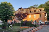Policie obvinila kvůli požáru v Domově Alzheimer tři lidi a jednu firmu. Při požáru zemřely dvě ženy