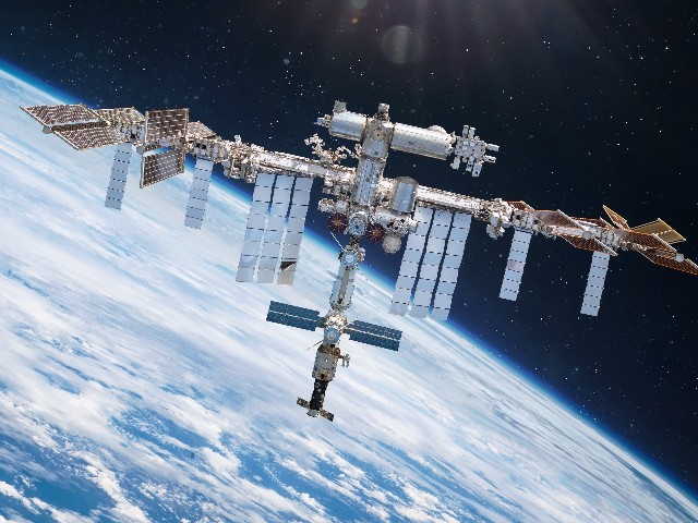 Poprask kolem ISS. V živém vysílání NASA se objevila nouzová záchrana astronauta