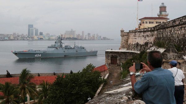 Vojenská flotila ruských námořníků provokuje USA příjezdem na Kubu. Jaderná válka ale tentokrát nehrozí
