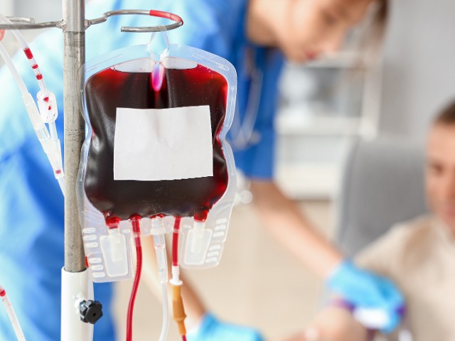 Ministerstvo doporučilo nevyřazovat z dárcovství krve homosexuální muže
