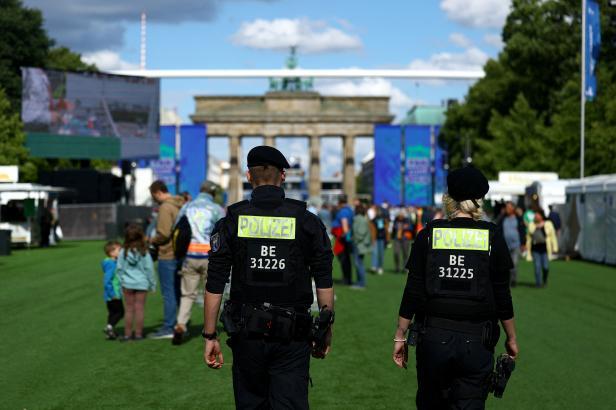 

Začíná fotbalové Euro. Německo posiluje kontroly hranic

