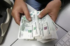 Rubl není měna, po které by se prahlo, říká expert k ruskému odklonu od dolaru