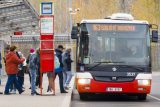 Od konce června budou všechny zastávky autobusů v Praze na znamení. Cílem je zvýšit plynulost dopravy