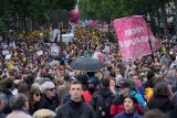 Proti Marine Le Penové a krajní pravici. Desítky tisíc vyšly do francouzských ulic dva týdny před volbami