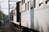 VIDEO: Na zadní části vlaku v Černošichích se vezli tři mladíci. ‚Riziko pádu je velké,‘ varuje záchranář