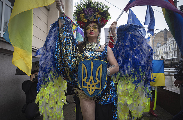 Kyjevem prošel pochod hrdosti LGBT+, pravicoví extremisté soptili vzteky