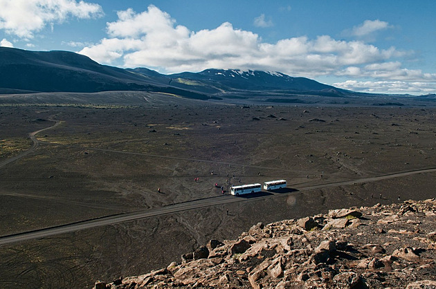 Na Islandu havaroval autobus s českými turisty, pět jich skončilo na JIP