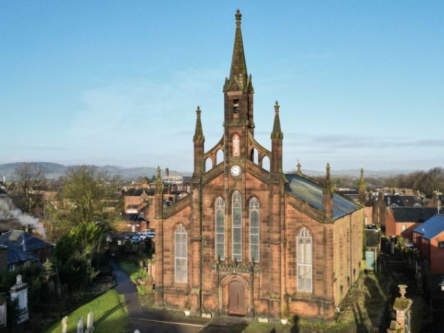 Skotská církev rozprodává stovku kostelů i za „lidové“ ceny. Stojí za tím úbytek věřících