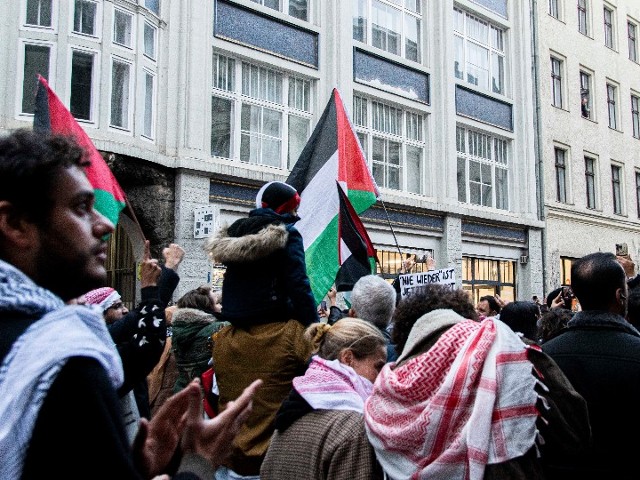 Tisícovka islamistů v Hannoveru. Policie jim zakázala volání po chalífátu