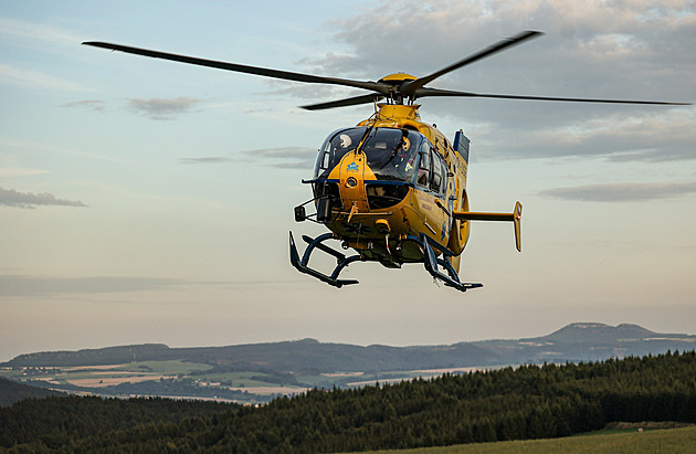 V Adršpachu se z patnácti metrů zřítil horolezec, pomáhal vrtulník