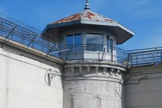 Dozorci ve věznicích podávají výpovědi