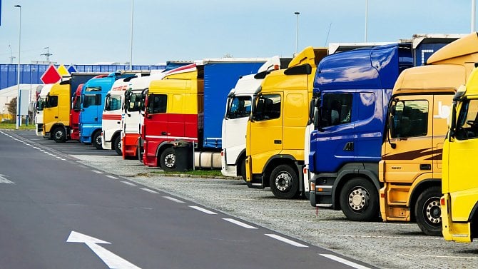 Kamióny platí více za mýtné, hrozí jim i vysoká pokuta za přetížení
