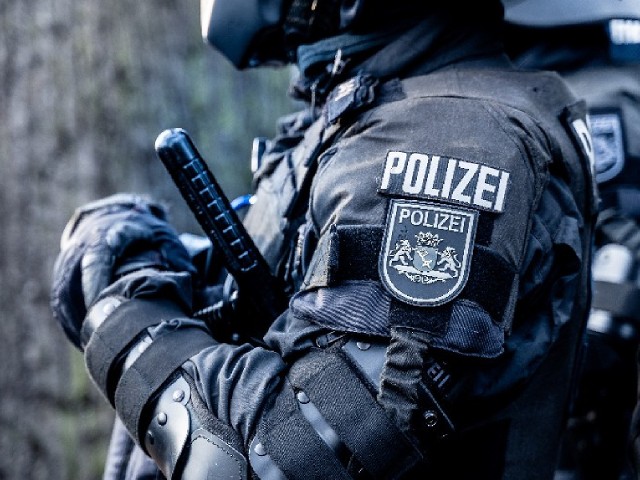 Němečtí policisté odvezli migranty na polskou hranici a tam je vypustili. Tusk: Promluvím se Scholzem