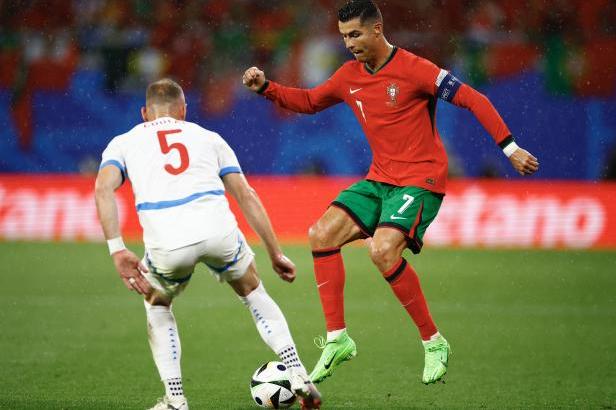 

ŽIVĚ: Portugalsko – Česko 0:1

