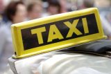 Delší čekání a vyšší ceny. V Polsku tento týden kvůli novele zákona zmizely z taxi-přepravy tisíce řidičů