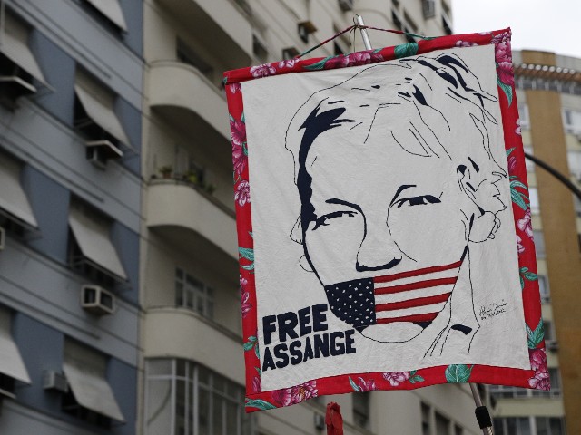 Assange se dohodl s úřady USA na přiznání a bude volný