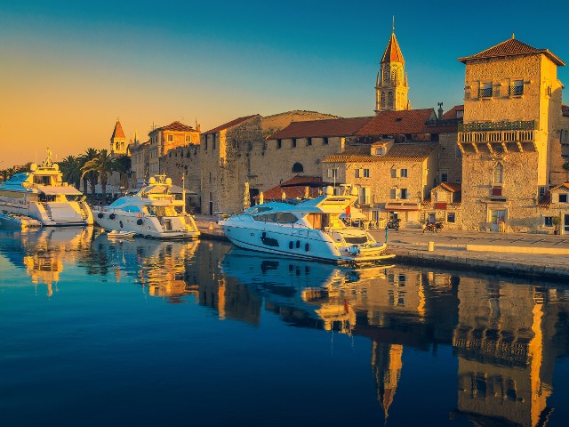 Chorvatsko začne omezovat turisty. Hotely zdražují, obchody v neděli zavírají