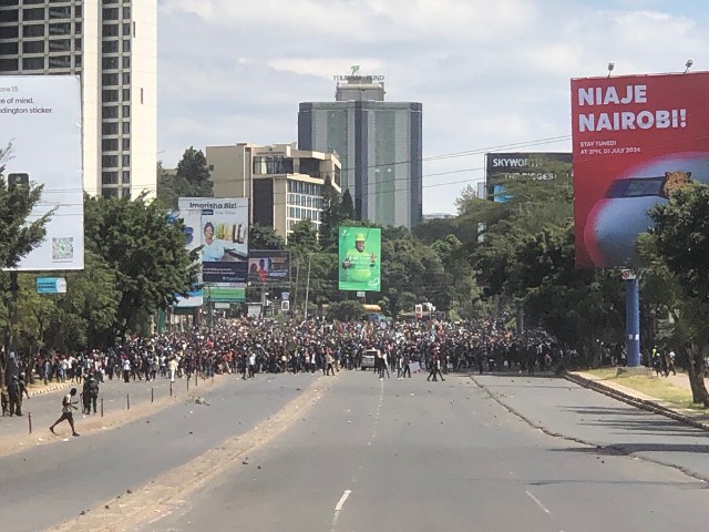 Keňská vláda nasazuje armádu proti lidem v ulicích. Ti nesouhlasí s finanční reformou