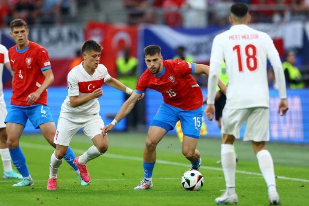 

ŽIVĚ: Česko – Turecko 0:0. Barák dostal červenou kartu

