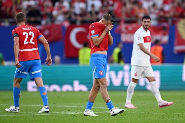 

ŽIVĚ: Česko – Turecko 0:1. Barák dostal červenou kartu

