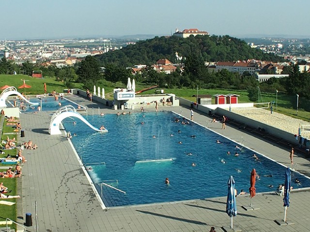 Brno má letní bazén s nejhezčím výhledem ve střední Evropě