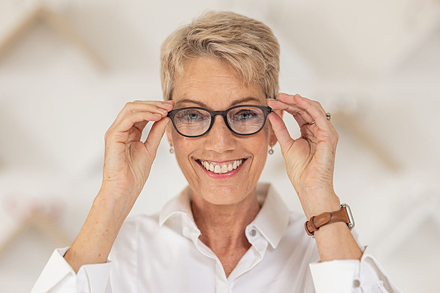 KVÍZ: Víte, kdy byste měli vyměnit brýle? A kolik vám na ně přidá pojišťovna?