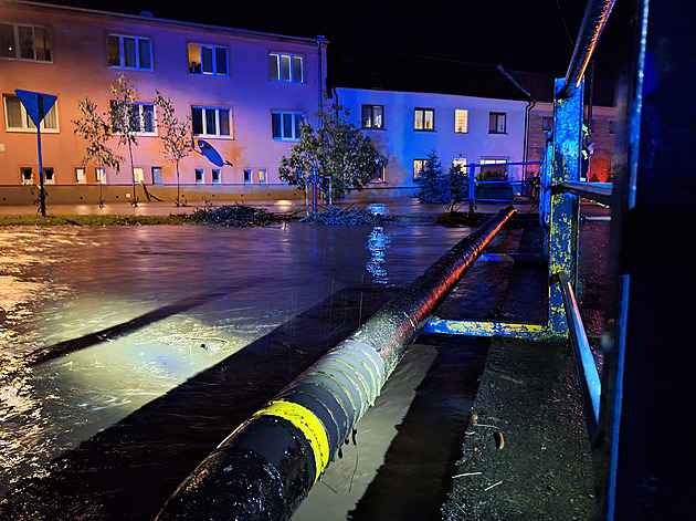 Bouřky na Moravě rozvodnily několik řek. Hasiči evakuovali lidi ze zatopených domů