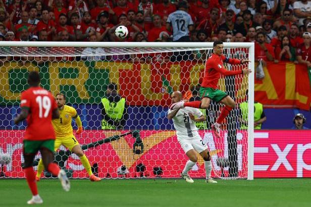 

ŽIVĚ: Portugalsko – Slovinsko 0:0, Ronaldo v prodloužení zahodil penaltu

