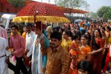 Náboženský obřad v Indii skončil tlačenicí. Zahynulo nejméně 80 lidí, bilance roste