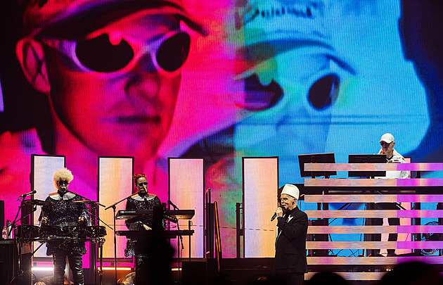 RECENZE: Pet Shop Boys se opakovali, přesto znovu strhli a dojali