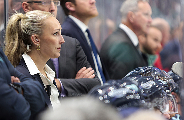 Campbellová bude první ženou na lavičce v NHL, je asistentkou v Seattlu