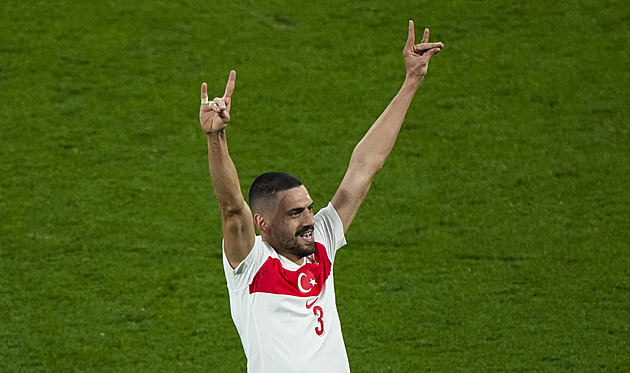 Extremistické gesto? Turecký hrdina Demiral má problém, vyšetřuje ho UEFA