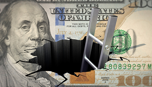 Kdo vrátí 91 bilionů dolarů? Vlády dluží čím dál víc, ohrožují i bohaté ekonomiky