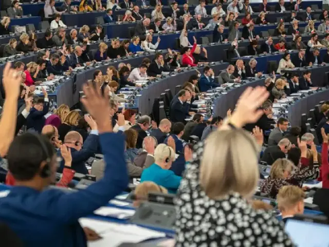Polská PiS se v europarlamentu k Babišovi a Orbánovi nepřidá. Zůstává v konzervativní frakci